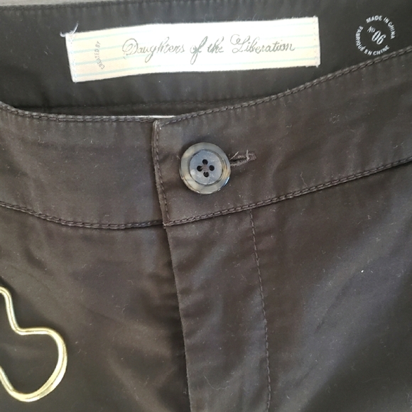 Daughters of the Liberation Capri Pants - Picture 6 of 8